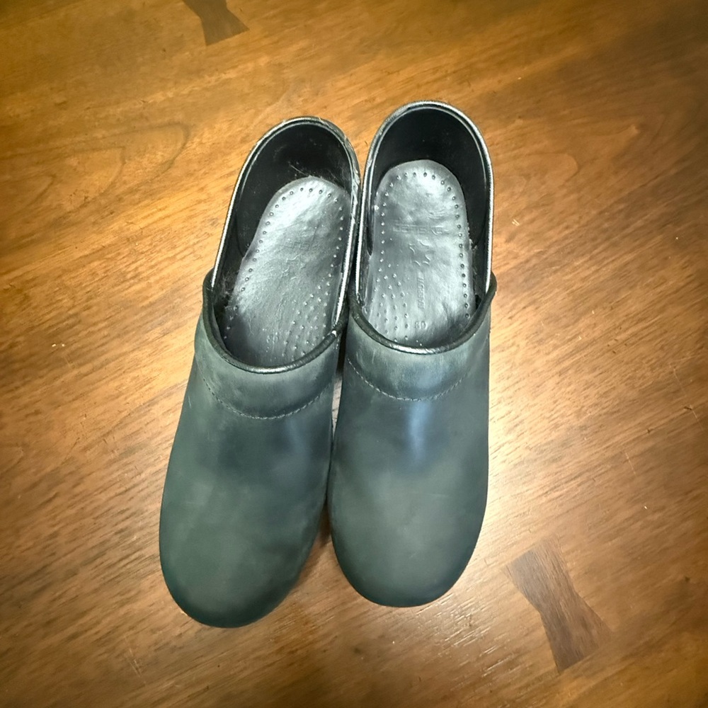 Dansko Black Leather Clogs Narrow 39